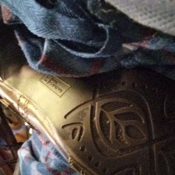 Boot - Picture 2 of 3